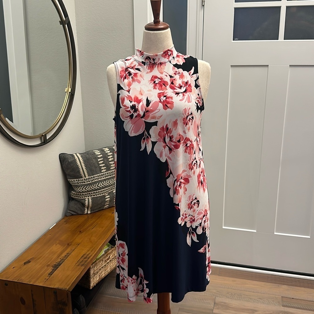Tiana B Sz10 Shift Dress Mock Turtleneck Sleeveless, Blue Pink Floral Tropical